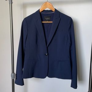 Banana Republic Classic Fit Blazer. Size 6P